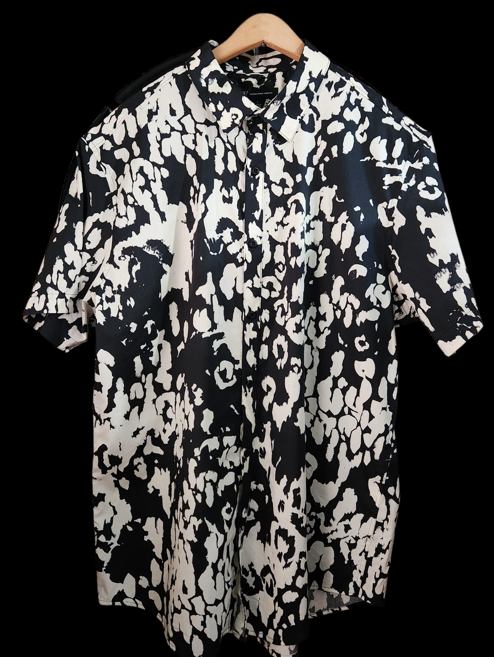 INC International Concepts Black & White Abstract Print Short Sleeve Button Down